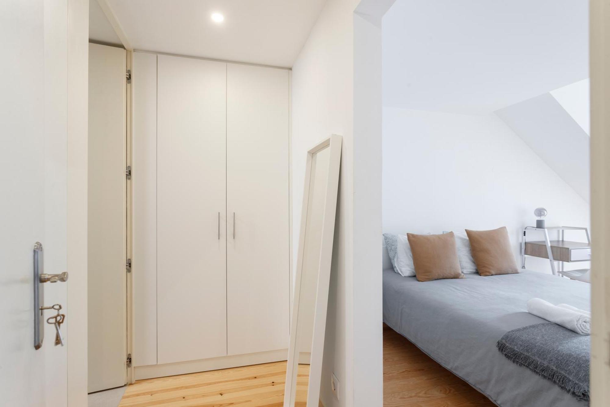 Suite In Cozy Apartment In Chiado In Shared House Lissabon Exterior foto