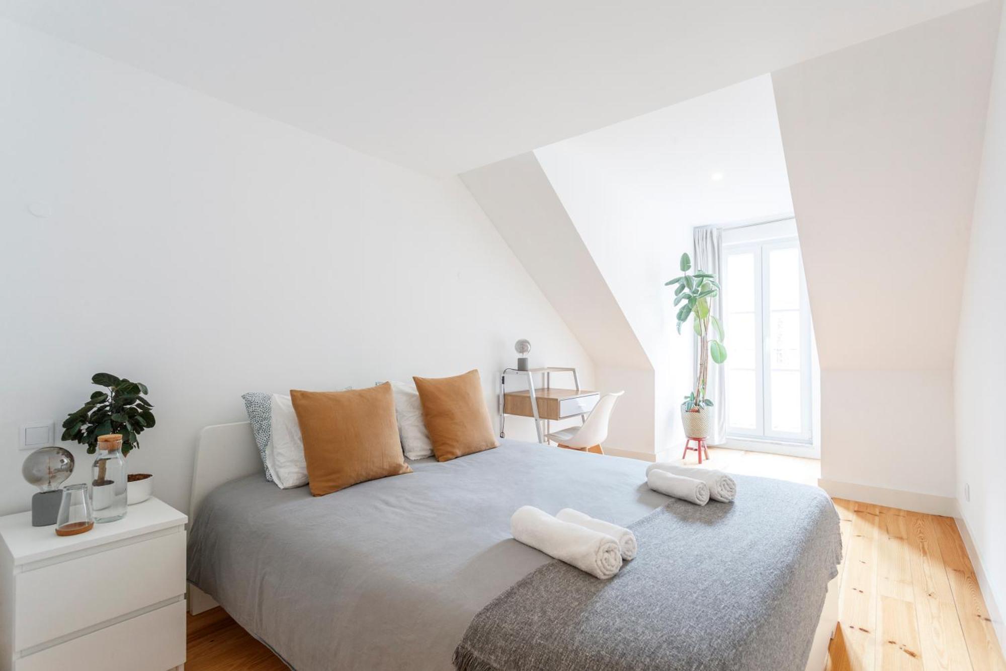 Suite In Cozy Apartment In Chiado In Shared House Lissabon Exterior foto
