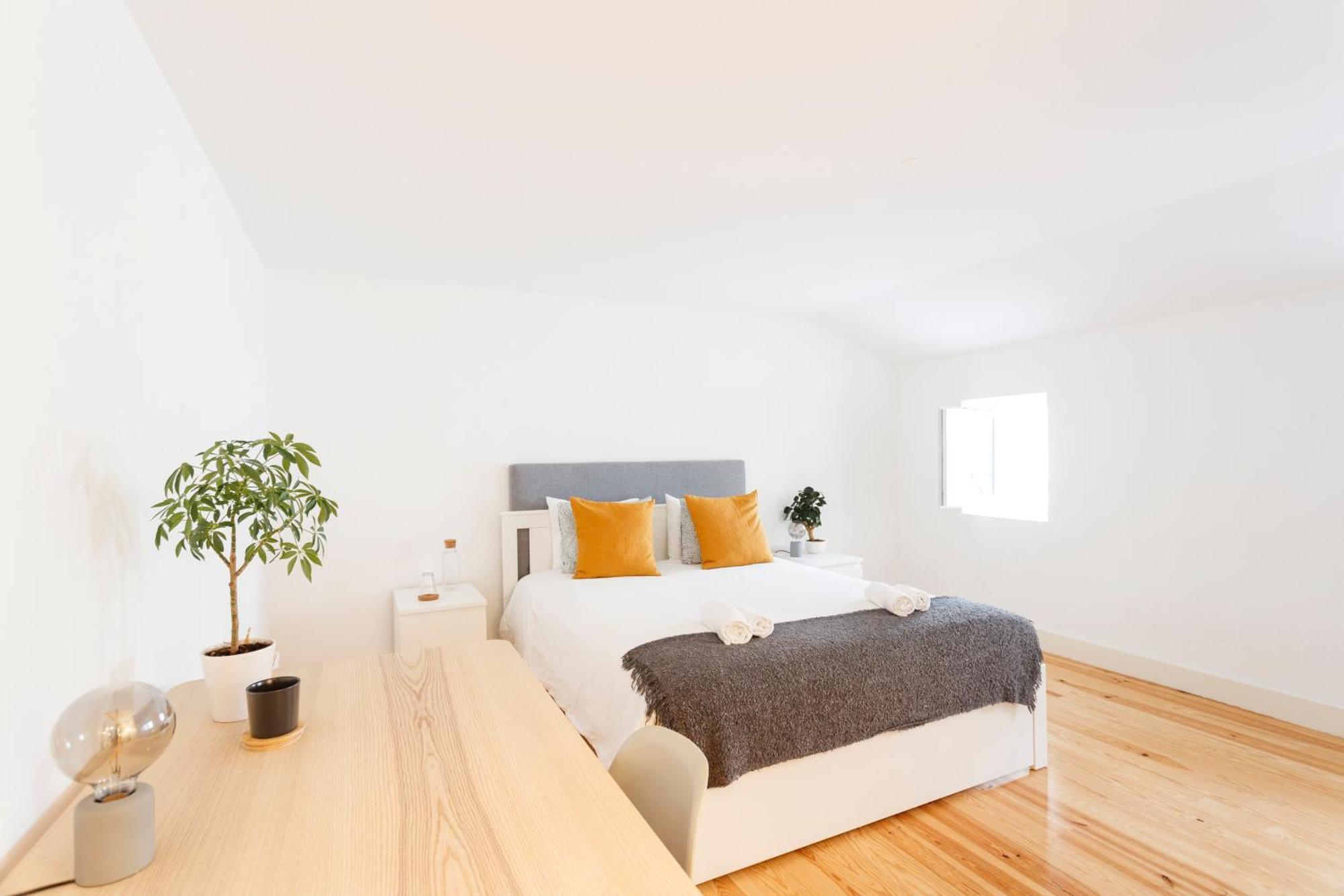 Suite In Cozy Apartment In Chiado In Shared House Lissabon Exterior foto