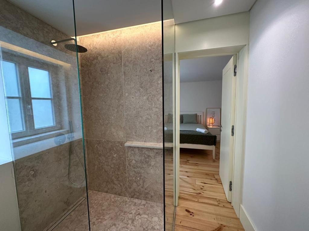 Suite In Cozy Apartment In Chiado In Shared House Lissabon Exterior foto